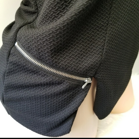 TROUVE Black Textured Asymmetrical Zipper Tank Top - Picture 6 of 10